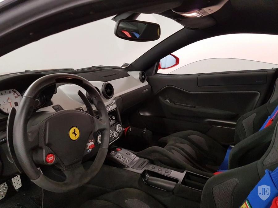 Интерьер Ferrari 599 GTB 60F1 2011 года  (фото 3 из 22)
